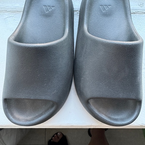 Authentic Yeezy - Picture 4 of 10